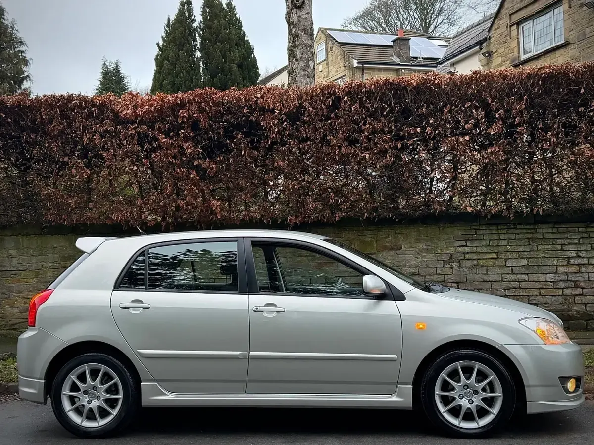 Used Toyota Corolla SR 110 HP (80 kW) 2006 Silver Hatchback