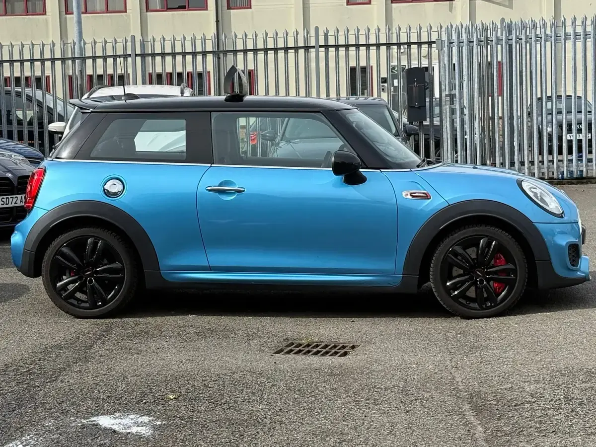 Used Mini John Cooper Works Hatch 231 HP (169 kW) 2015 Blue Hatchback