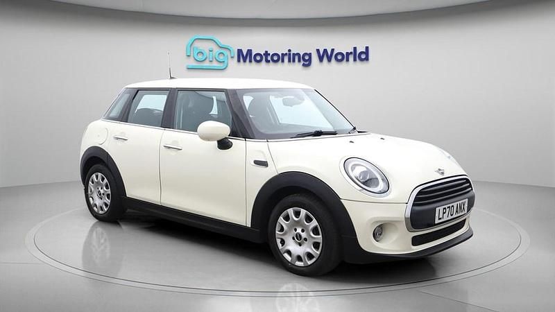 Used Mini ONE Classic 102 HP (75 kW) 2021 White Hatchback