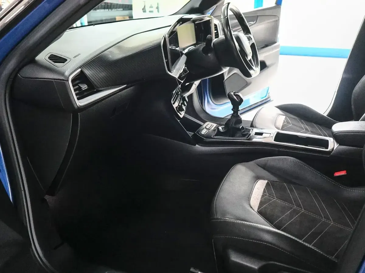 Second-hand Vauxhall Mokka Ultimate 2023 Albastru SUV