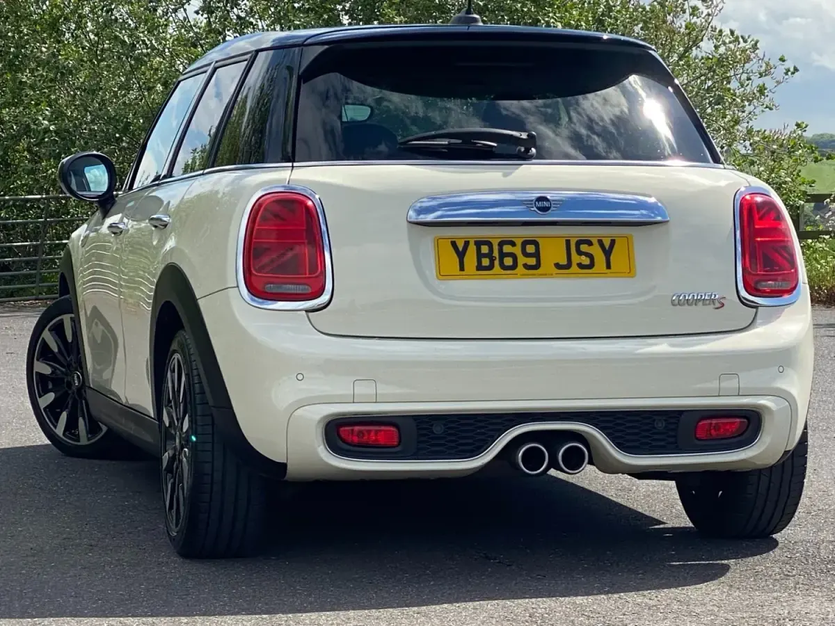 Used Mini Cooper S Exclusive 2020 Pepper white Hatchback