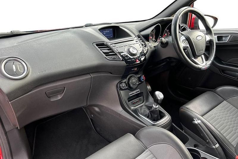 Used Ford Fiesta ST 182 HP (133 kW) 2017 Red Hatchback