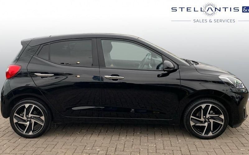 Used Hyundai i10 Premium 84 HP (61 kW) 2023 Black Hatchback