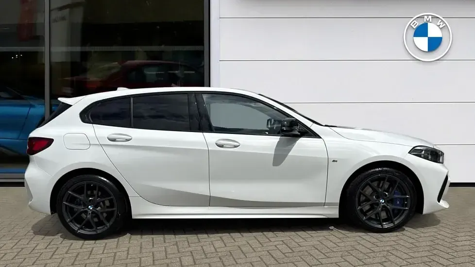 Used BMW 118 M Sport 134 HP (98 kW) 2023 White Hatchback