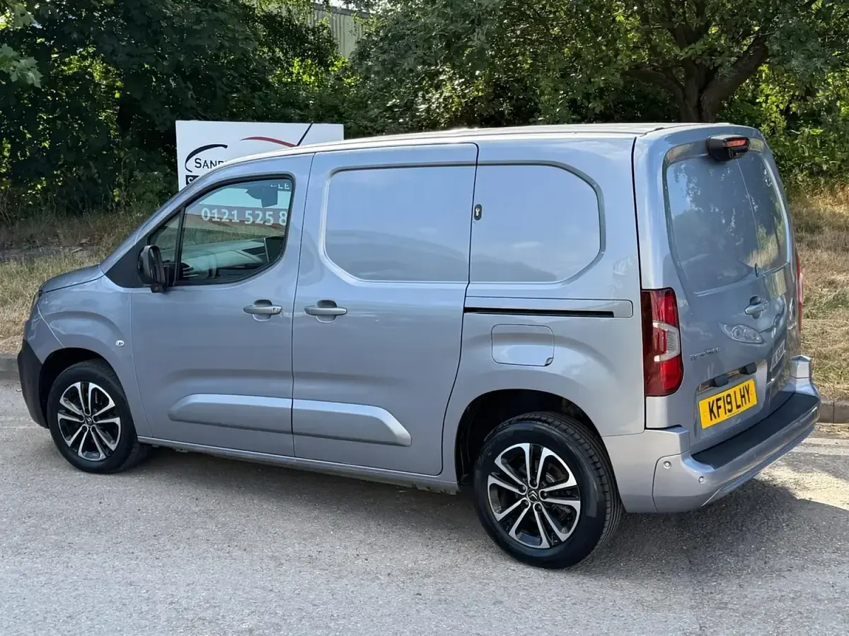Used Citroën Berlingo Start 100 HP (73 kW) 2019 Grey MPV