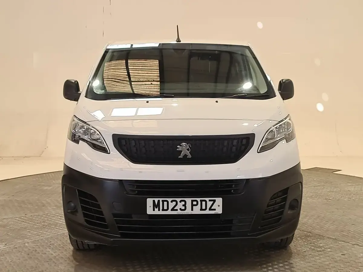 Used Peugeot Expert Premium 145 HP (106 kW) 2023 White Van