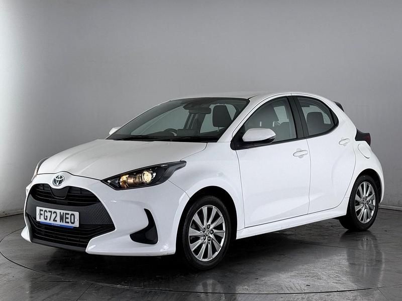 Second-hand Toyota Yaris Hybrid 2022 Alb Hatchback