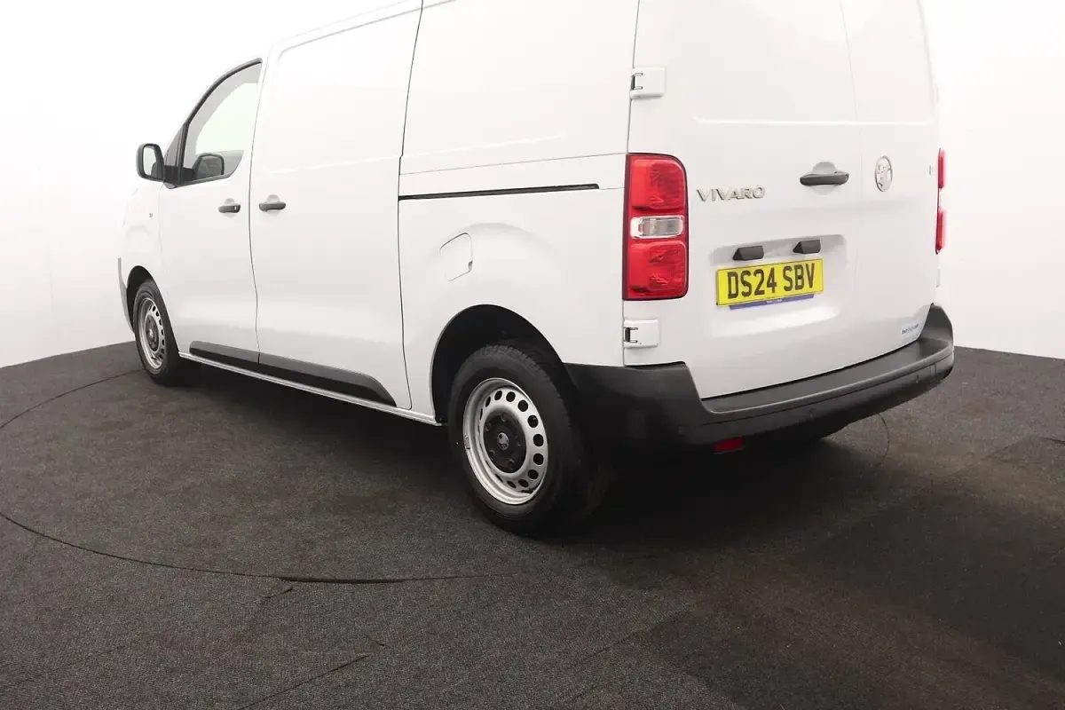 Used Vauxhall Vivaro 120 HP (88 kW) 2024 White MPV