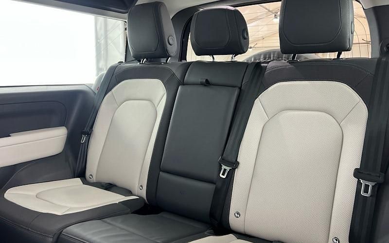 Used Land Rover Defender HSE Dynamic 249 HP (183 kW) 2025 SUV