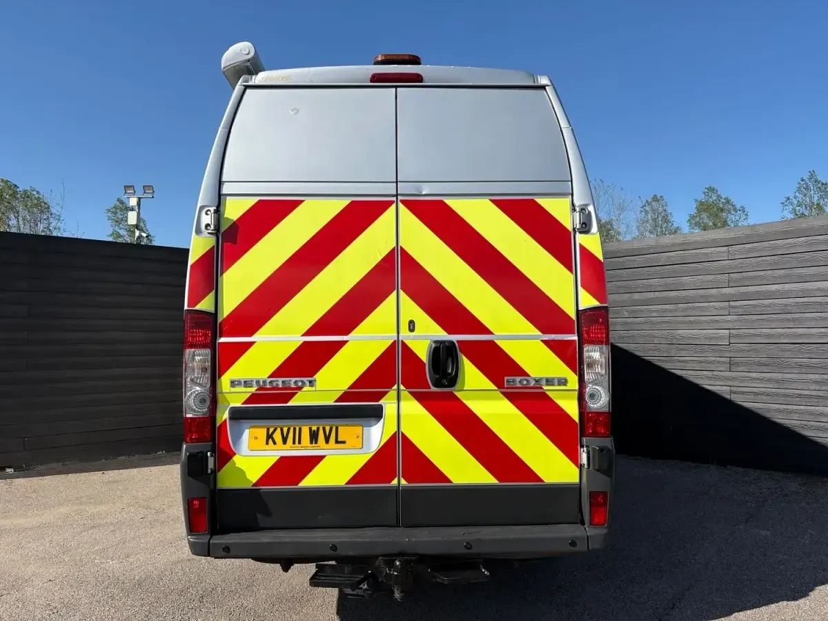 Käytetty Peugeot Boxer 120 HP (88 kW) 2011 Hopea Van