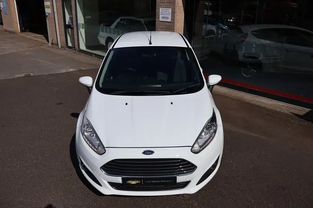 Used Ford Fiesta Zetec 82 HP (60 kW) 2016 White Hatchback