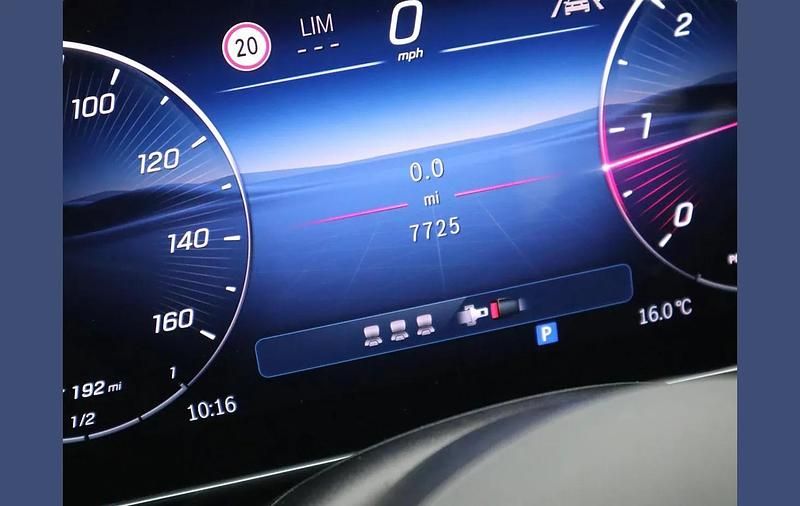 Used Mercedes GLC300 AMG Line Premium Plus 265 HP (194 kW) 2025 White SUV