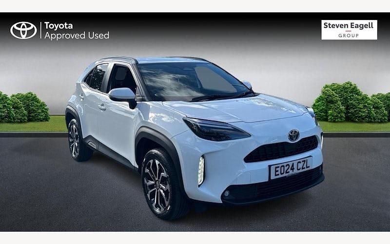 Used 2025 Toyota Yaris Hybrid Design Estate | £22,130 (Good price) - Image 1/3