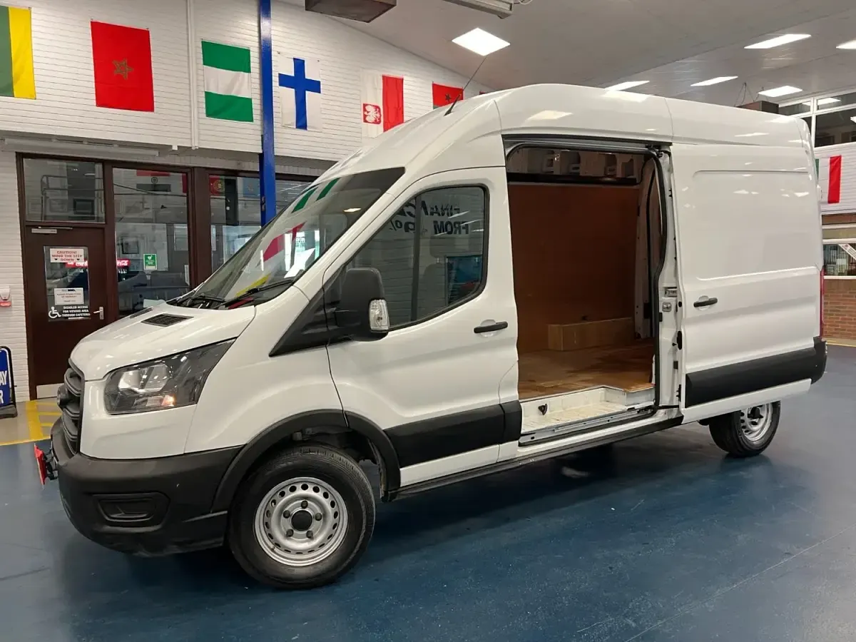 Usado Ford Transit 130 HP (95 kW) 2021 Branco Van