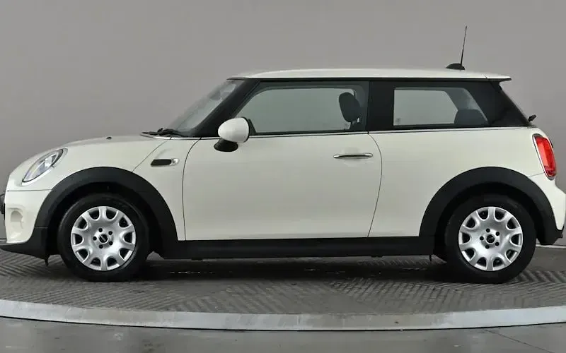 Used Mini ONE Classic 102 HP (75 kW) 2021 Hatchback