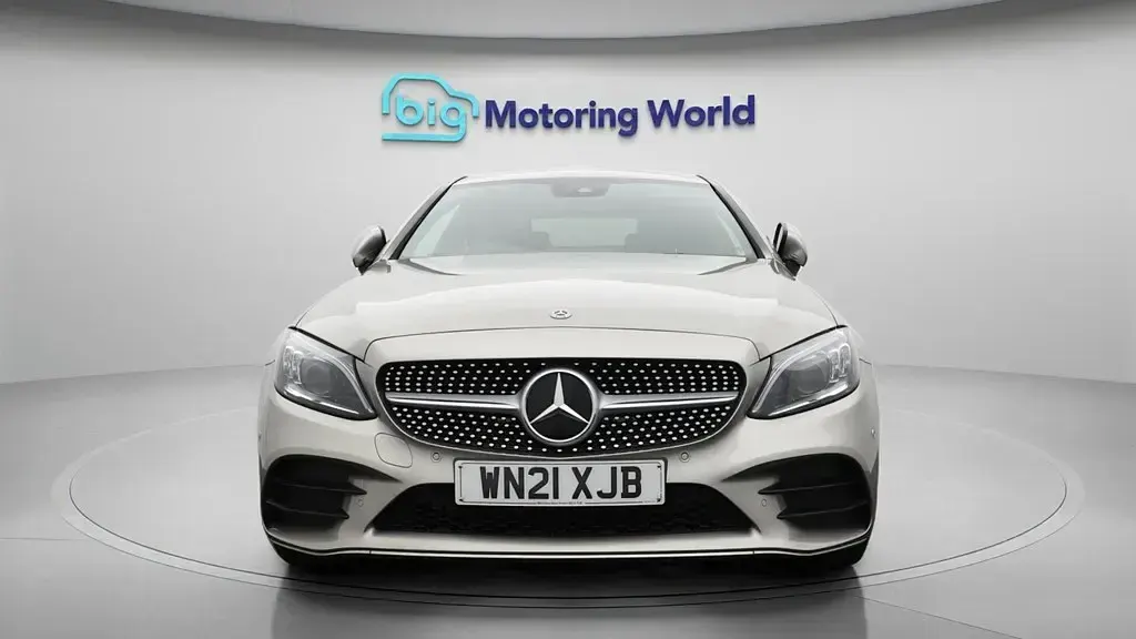 Usado Mercedes C300 AMG line 272 CV (200 kW) 2021 Plateado Coupe