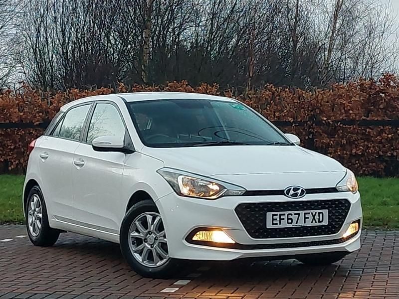 White Used 2017 Hyundai i20 SE Hatchback | £7,298 (Fair price) - Image 1/4