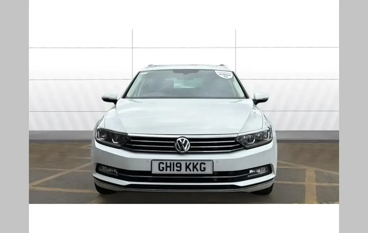 Used VW Passat GT 150 HP (110 kW) 2019 White Estate
