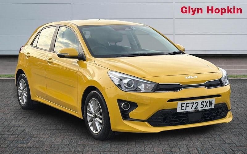 Used Kia Rio 84 HP (61 kW) 2022 Yellow Hatchback