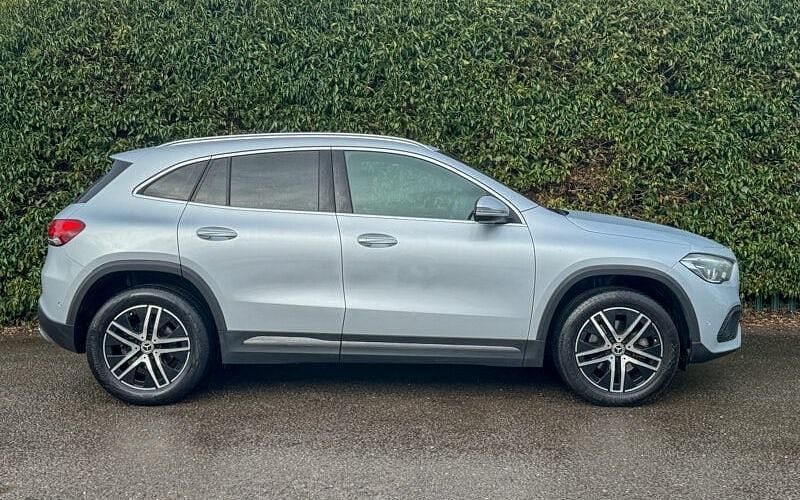 Used Mercedes GLA200 Executive 150 HP (110 kW) 2021 Silver SUV
