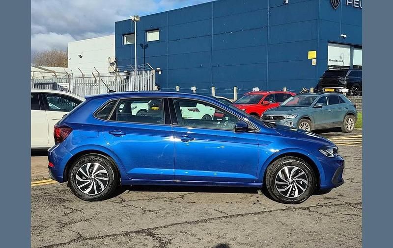 Used VW Polo Life 95 HP (69 kW) 2025 Blue Hatchback