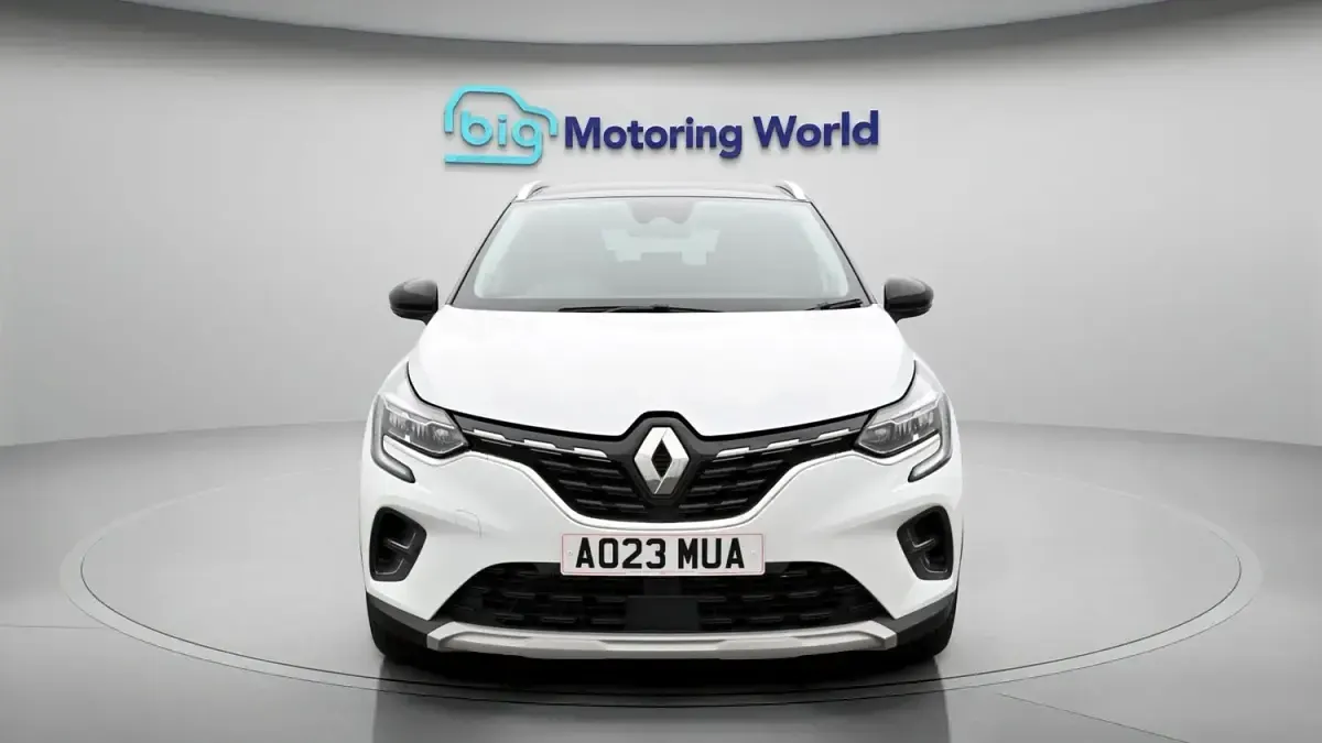 Used Renault Captur Techno 90 HP (66 kW) 2023 White/black SUV