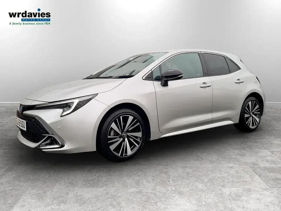 Begagnad Toyota Corolla Design 140 HK (102 kW) 2025 Silver Halvkombi