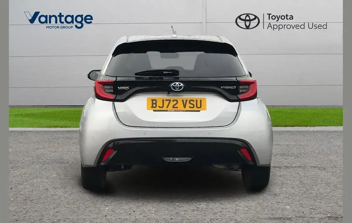 Used Toyota Yaris 113 HP (83 kW) 2022 Silver Hatchback