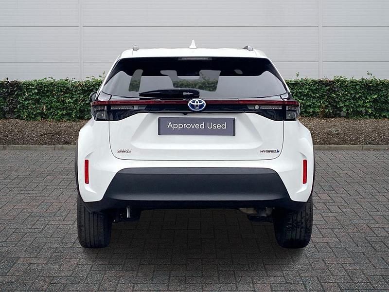 Used Toyota Yaris Hybrid Design 2023 White Hatchback
