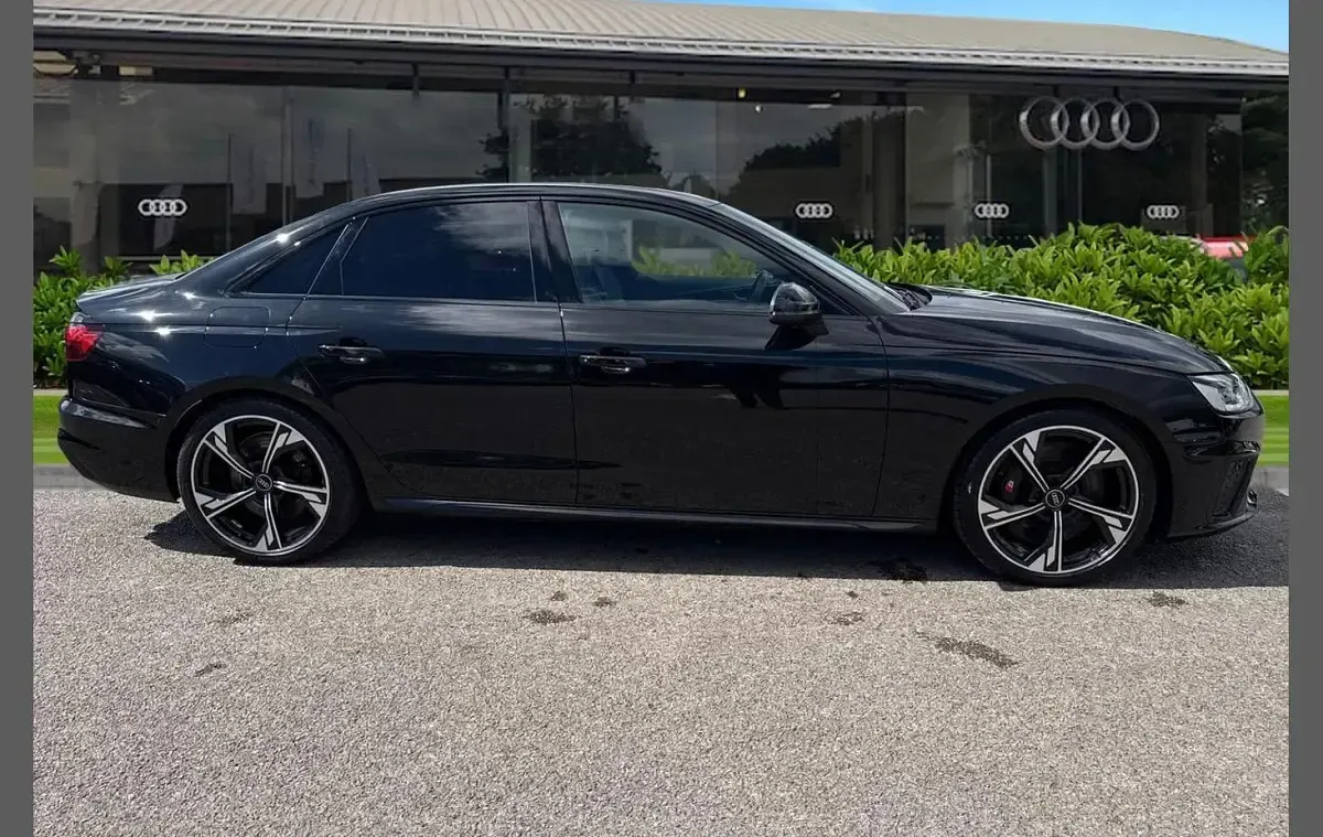 Używany Audi A4 Black Edition 336 KM (247 kW) 2023 Czarny Sedan/Limuzyna