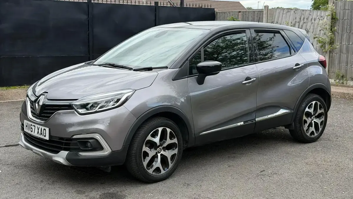 Used Renault Captur Dynamique 90 HP (66 kW) 2017 Grey/black SUV