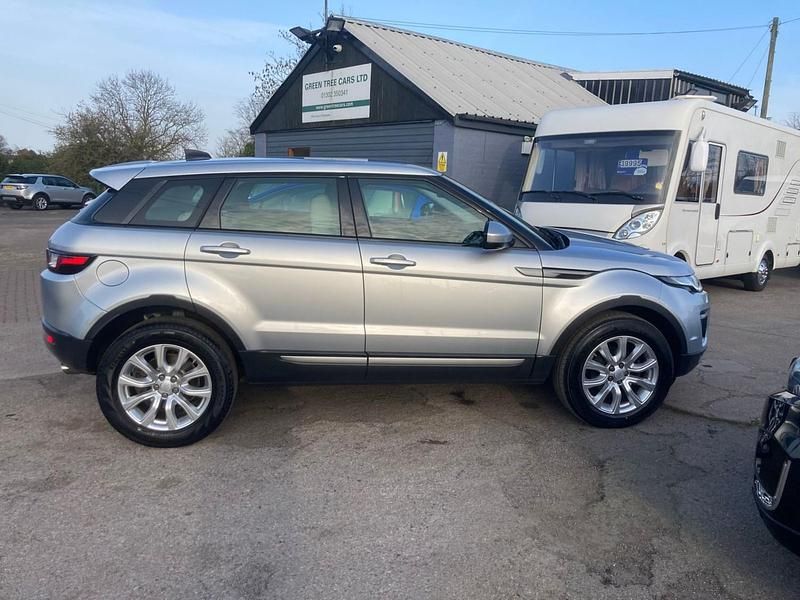 Used Land Rover Range Rover evoque SE 2017 Silver Estate