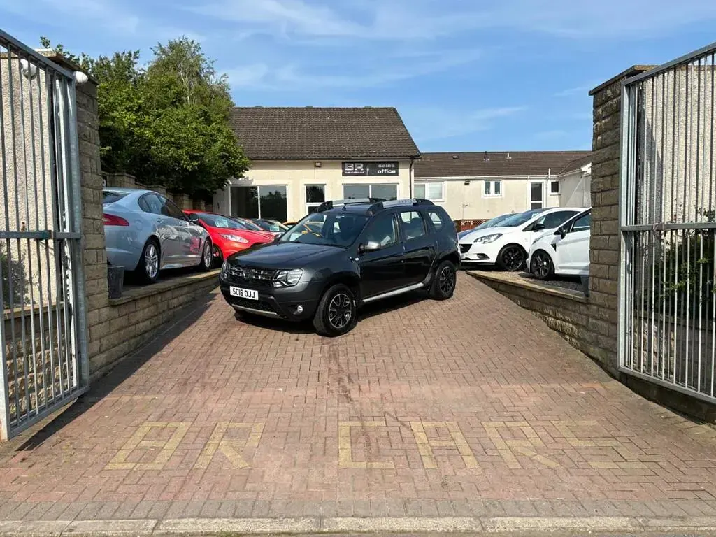 Used Dacia Duster Prestige 110 HP (80 kW) 2016 Grey SUV