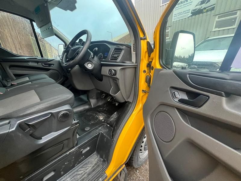 Used Ford Transit Custom 130 HP (95 kW) 2019 Yellow Van