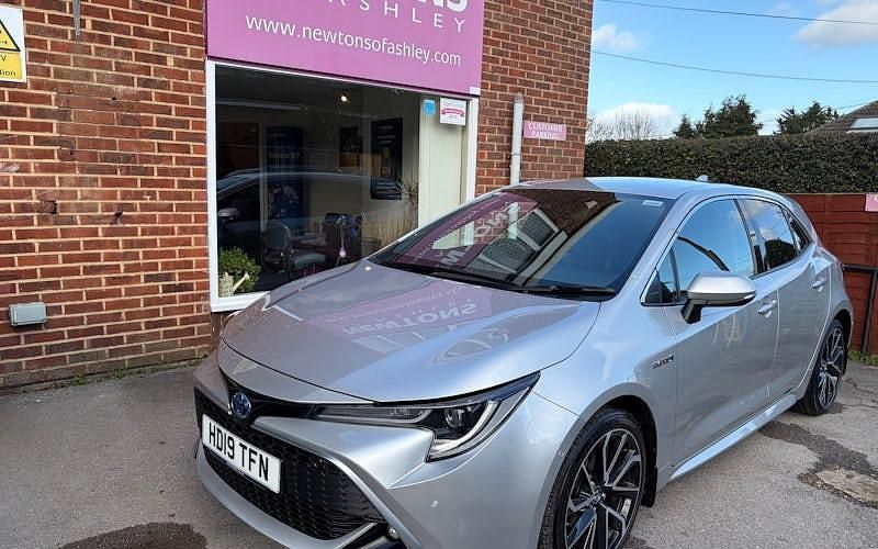 Begagnad Toyota Corolla 122 HK (89 kW) 2022 Halvkombi