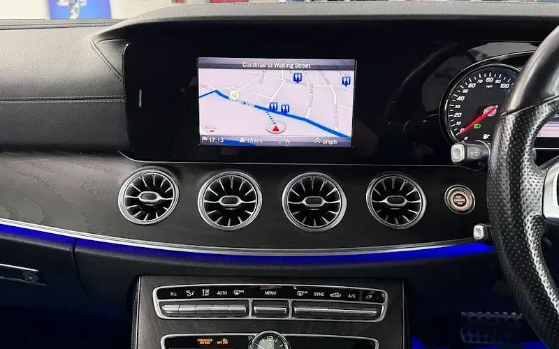 Begagnad Mercedes E220 AMG Line Premium 194 HK (142 kW) 2020 Sportkupé