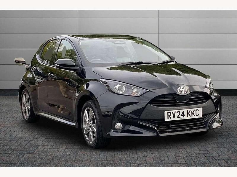 Black Used 2024 Toyota Yaris Hybrid Hatchback | £17,699 (Good price) - Image 1/3