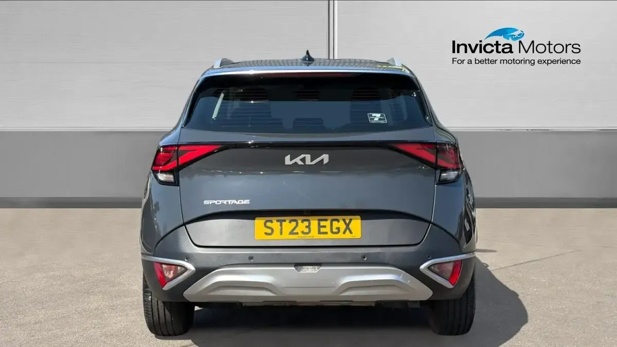 Usado Kia Sportage 148 HP (108 kW) 2023 Cinzento SUV