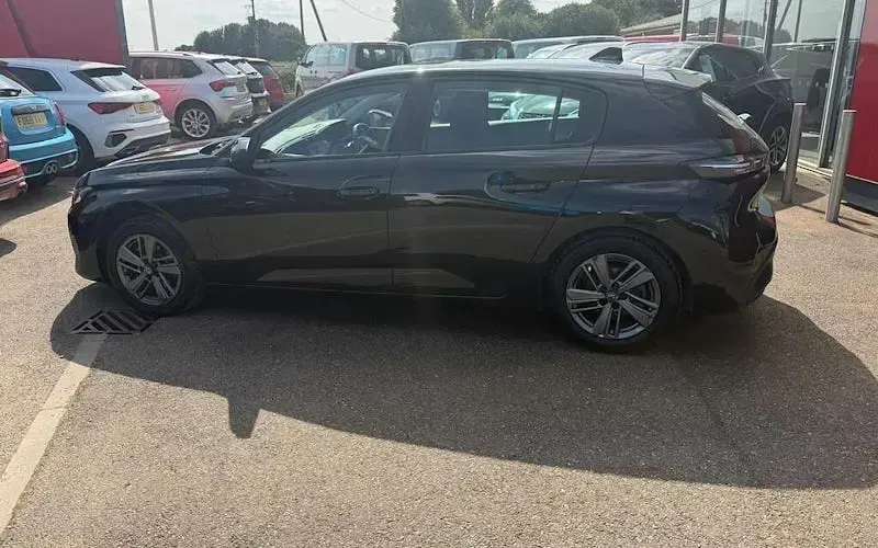 Used Peugeot 308 Active Premium 131 HP (96 kW) 2023 Black Hatchback
