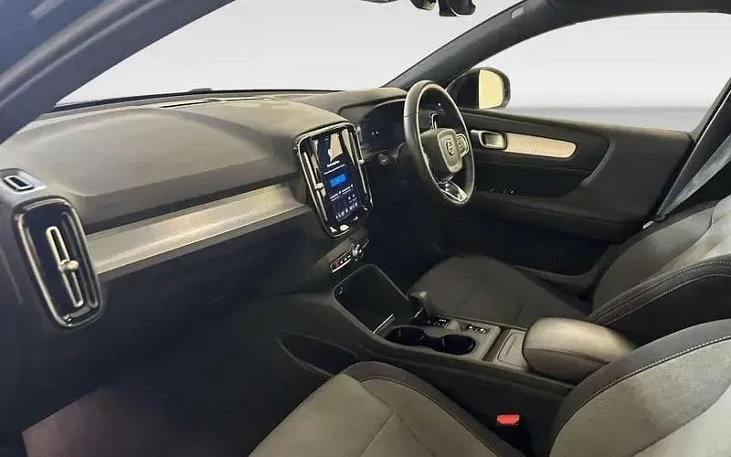 Used Volvo XC40 Core 163 HP (119 kW) 2022 Black SUV
