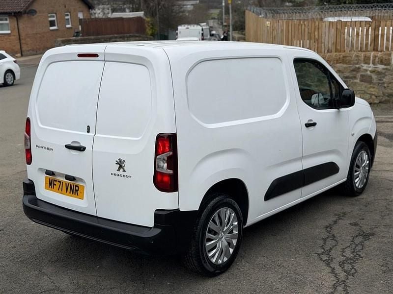 Used Peugeot Partner Premium 131 HP (96 kW) 2021 White MPV