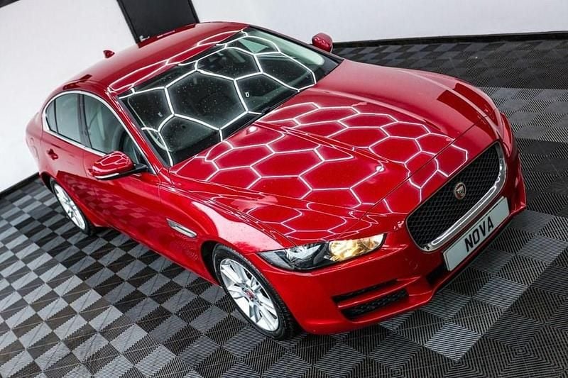 Used Jaguar XE Prestige 180 HP (132 kW) 2017 Red Sedan