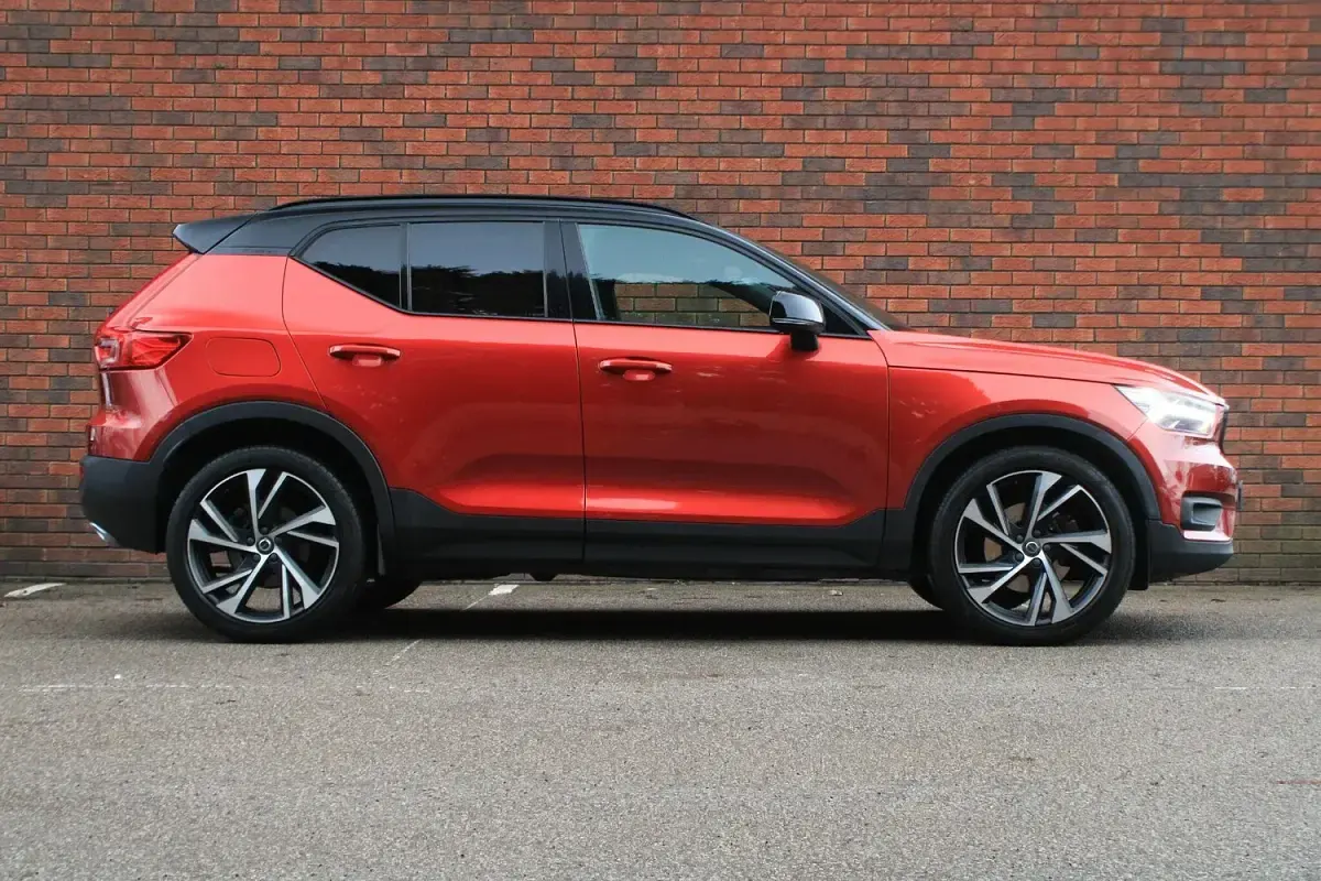 Used Volvo XC40 R-Design Pro 190 HP (139 kW) 2019 Red SUV