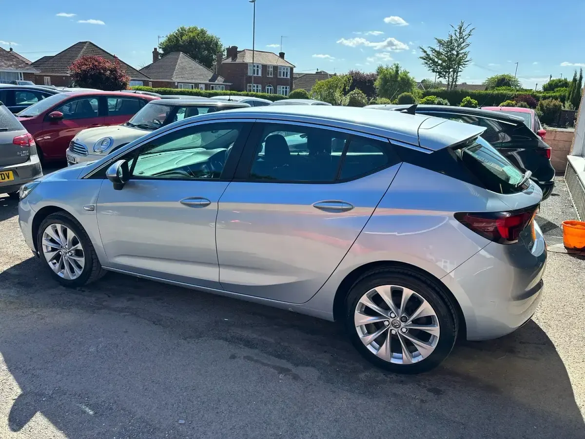 Used Vauxhall Astra 150 HP (110 kW) 2016 Silver Hatchback
