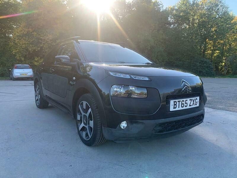 Black Used 2015 Citroën C4 Cactus Flair Hatchback | £3,250 (Fair price) - Image 1/4