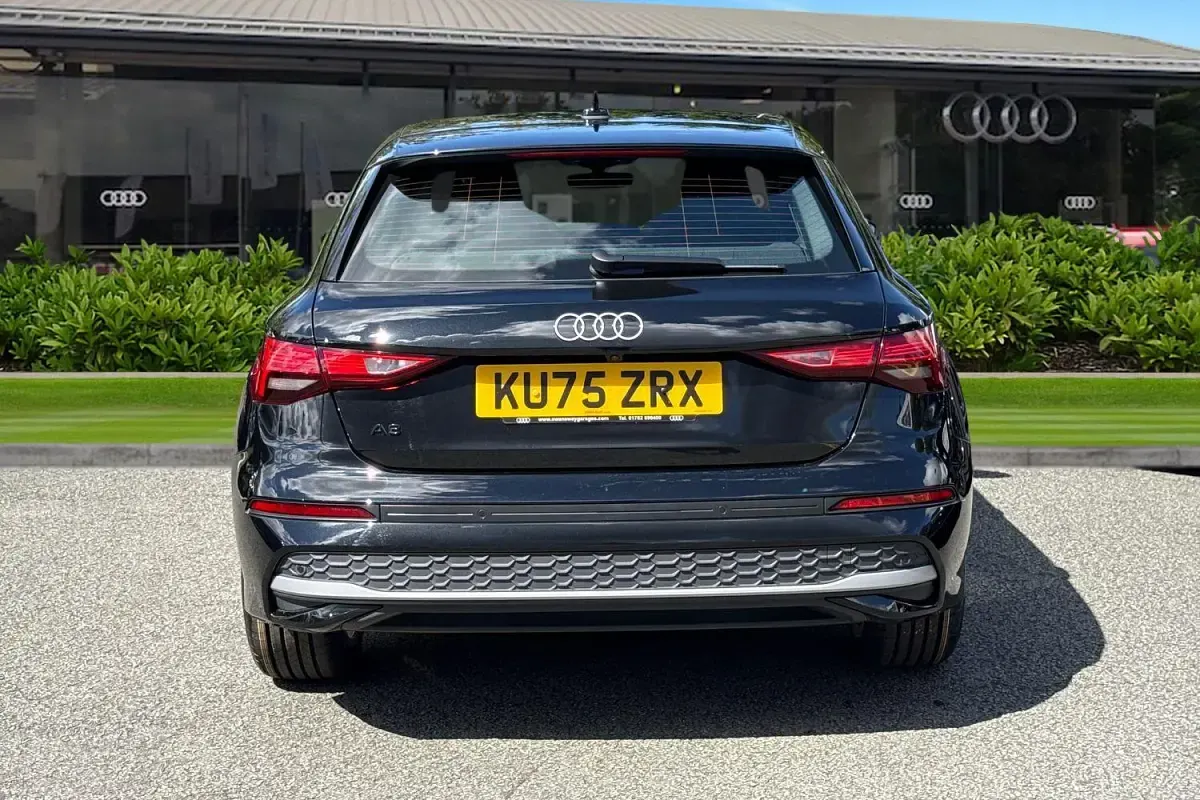 Begagnad Audi A3 Sport 116 HK (85 kW) 2025 Svart Halvkombi