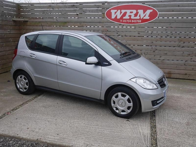 Begagnad Mercedes A160 Classic 95 HK (69 kW) 2012 Silver Halvkombi