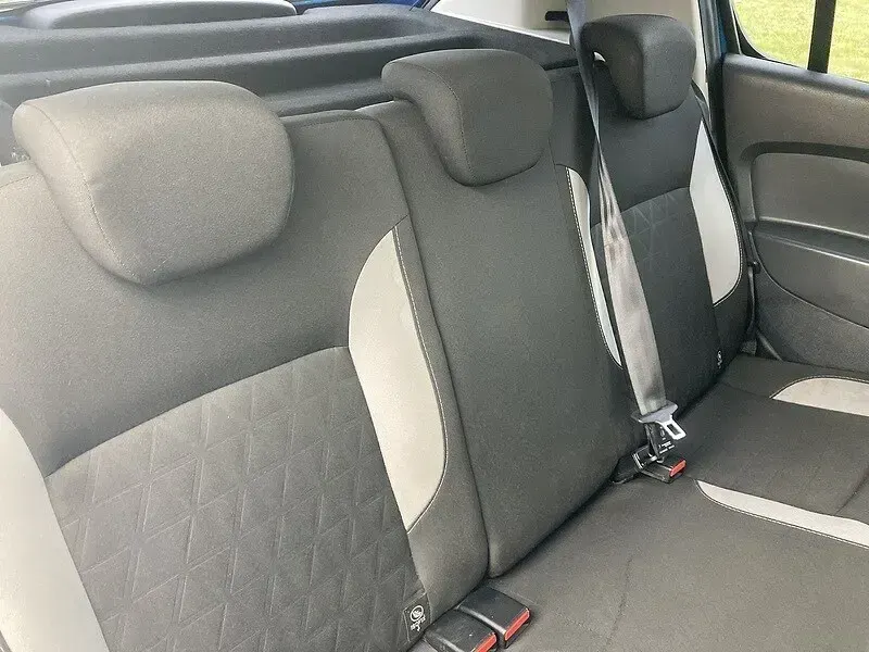 Used Dacia Sandero Lauréate 90 HP (66 kW) 2015 Blue Hatchback