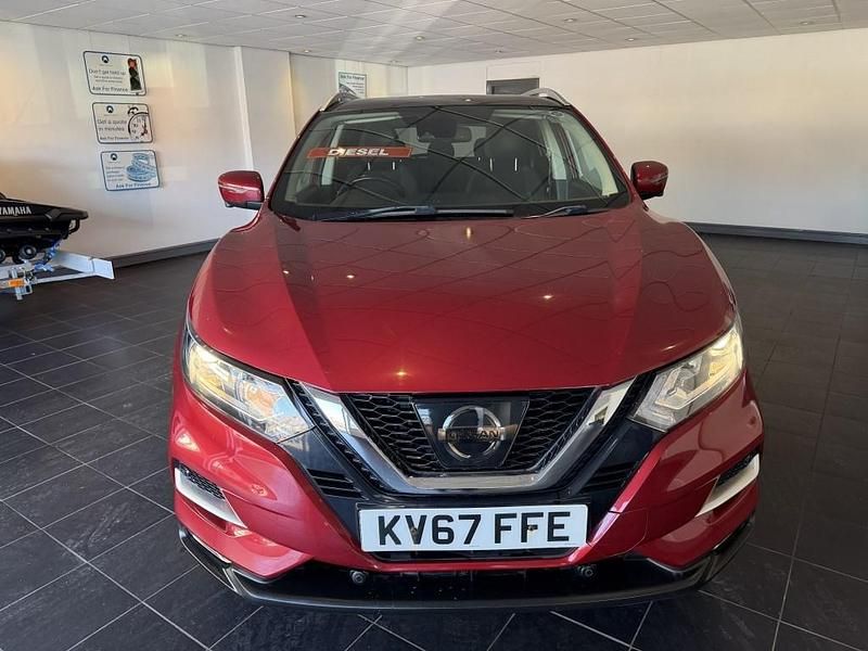 Used Nissan Qashqai N-Connecta 2017 Red SUV