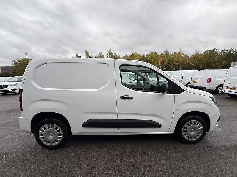 Used Vauxhall Combo Sportive 100 HP (73 kW) 2020 White Van